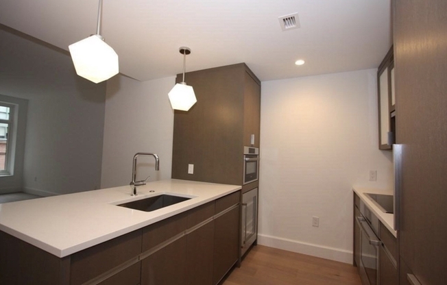 1 bed, 1 bath, 692 sqft, $3,799, Unit 10M