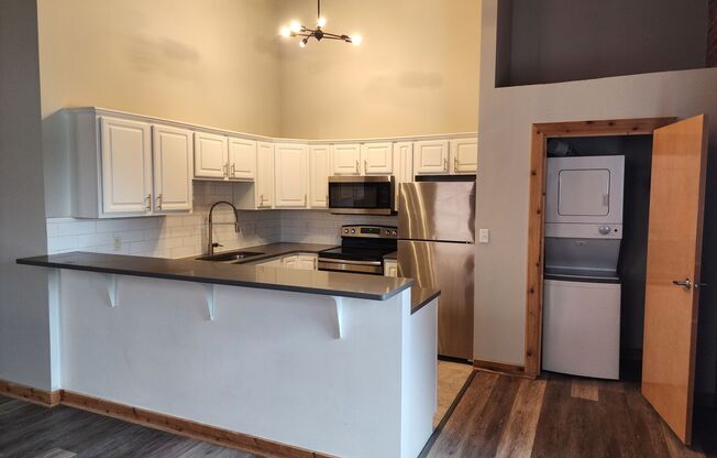 2 beds, 1.5 baths, 1,025 sqft, $1,825, Unit 922