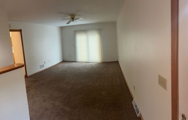 3 beds, 1.5 baths, $1,495, Unit 1485