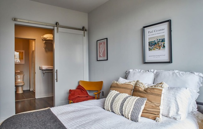Bedroom with a bed at Sono Central Residential, Norwalk, CT