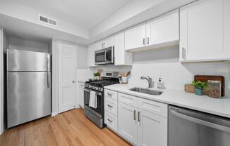 2 beds, 1 bath, 800 sqft, $1,495, Unit 870-1W N Mcknight