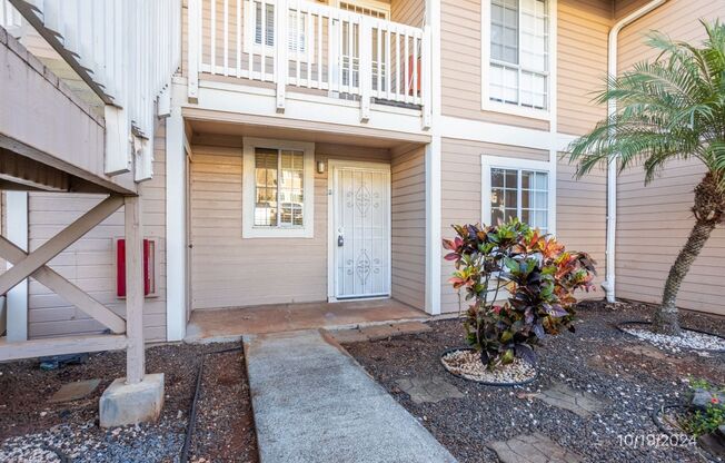 2BR 2BA Townhouse in Waipio with PARKING!