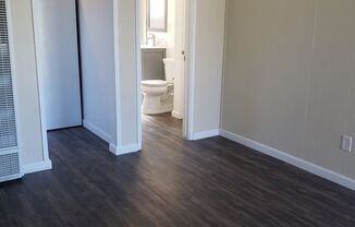 Studio, 1 bath, 400 sqft, $1,510, Unit 10