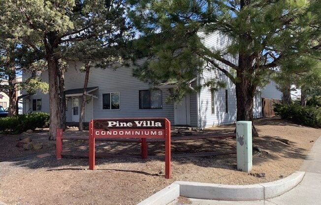 2 Bed/1 Bath SE Bend Condo with Single Car Garage