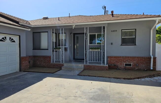 Cute 3 Bedroom / 1 1/4 Bathroom House in Van Nuys