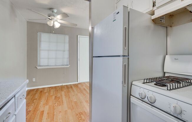 2 beds, 1 bath, 750 sqft, $1,100, Unit K706 - 307 - 107