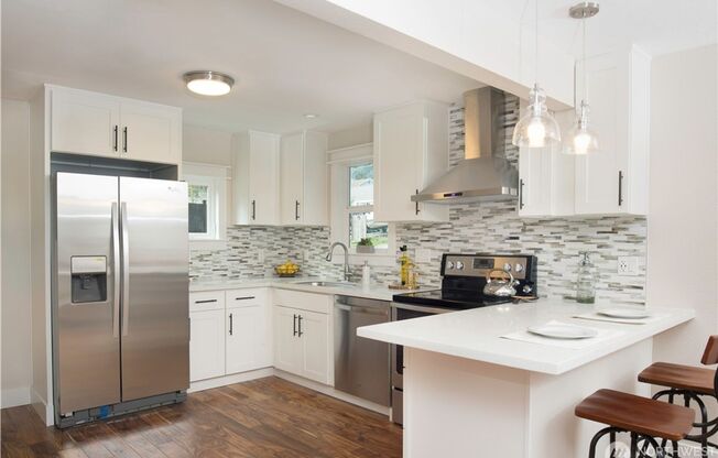 4 Bed 3 Bath SFR Fully Fenced Home in Shoreline
