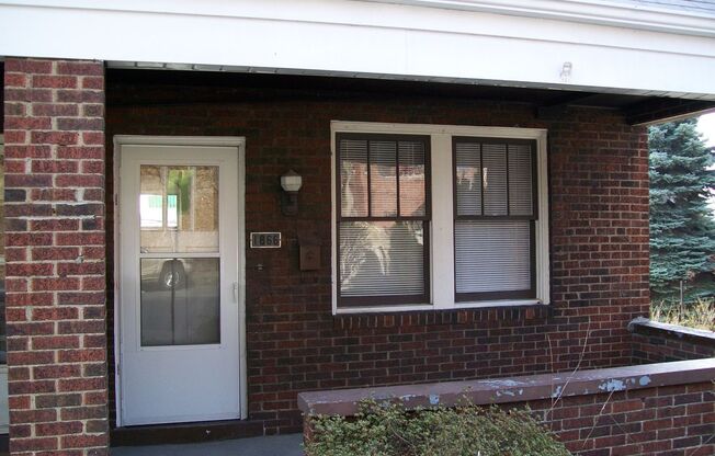 Available May 1, 2026. FLEXIBLE LEASE TERM!  Lease can end April 28, 2027, May 29, 2027 or June 28, 2027 - You Choose!!!