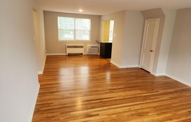 2 beds, 1 bath, 897 sqft, $2,175, Unit G-03