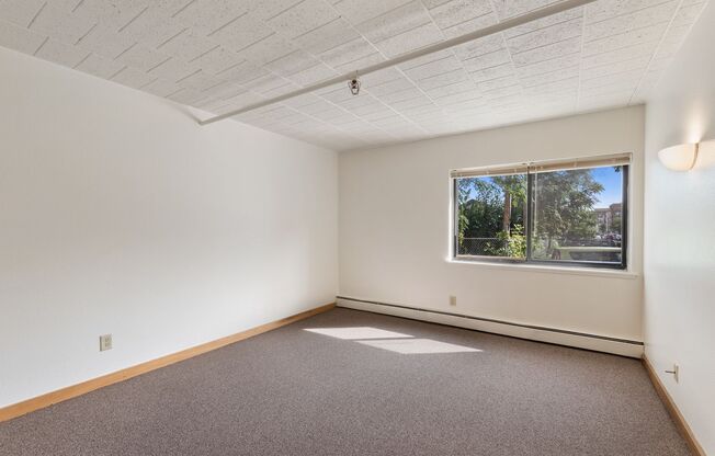 2 beds, 1 bath, 800 sqft, $1,300, Unit 14