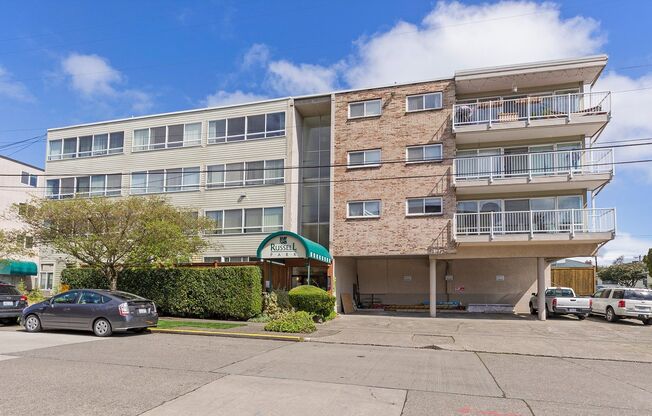 Studio, 1 bath, 418 sqft, $1,595, Unit R-105