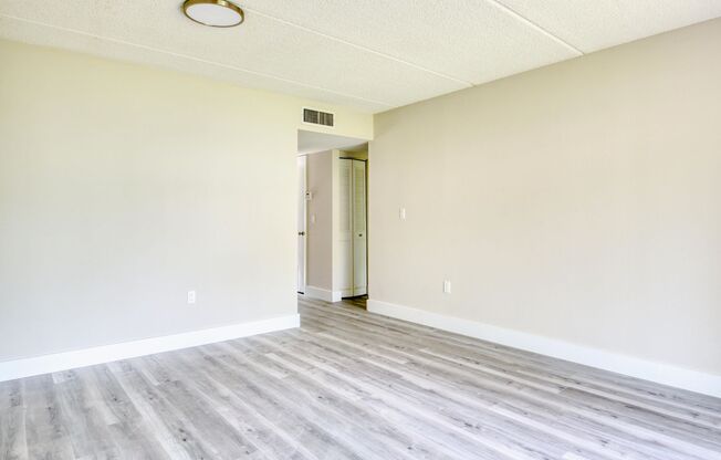 1 bed, 1 bath, 800 sqft, $1,199, Unit 14