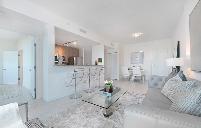 2 beds, 2 baths, 986 sqft, $2,400, Unit 705