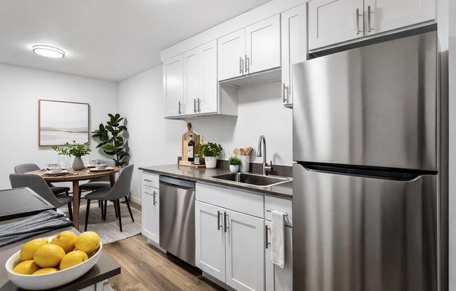 2 beds, 1 bath, 860 sqft, $1,850, Unit 19