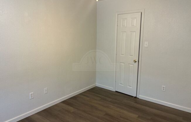 2 beds, 1 bath, $700, Unit 1304 Dugger Unit D