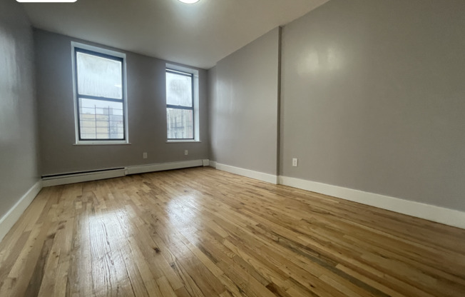 2 beds, 1 bath, $2,995, Unit 4L