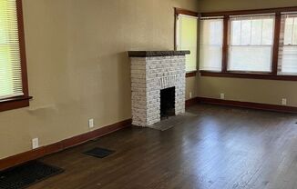 2 beds, 1 bath, $1,300