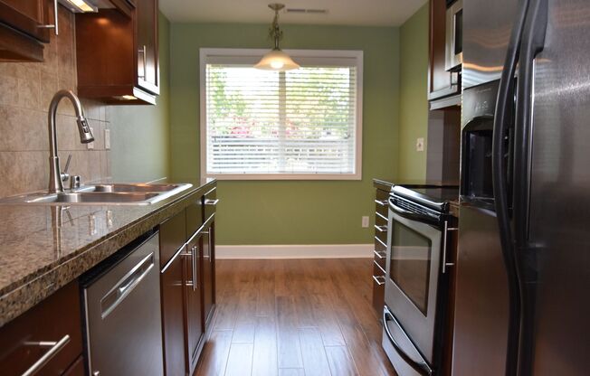 2 Bedroom 1.75 Bath Condo in Gated North Tacoma Community