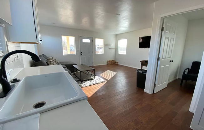 2 beds, 1 bath, $1,750