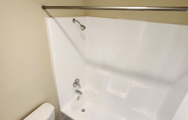2 beds, 1 bath, 825 sqft, $1,820, Unit 205