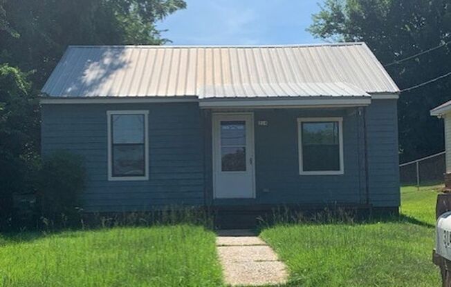 3 beds, 1 bath, $1,250