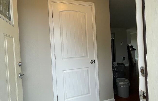 2 beds, 1 bath, 945 sqft, $1,575, Unit 054