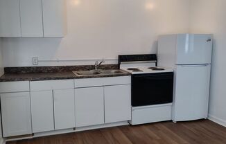 Studio, 1 bath, 394 sqft, $800, Unit 18