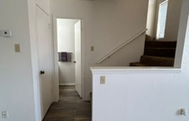 2 beds, 1.5 baths, 1,084 sqft, $950, Unit 0403