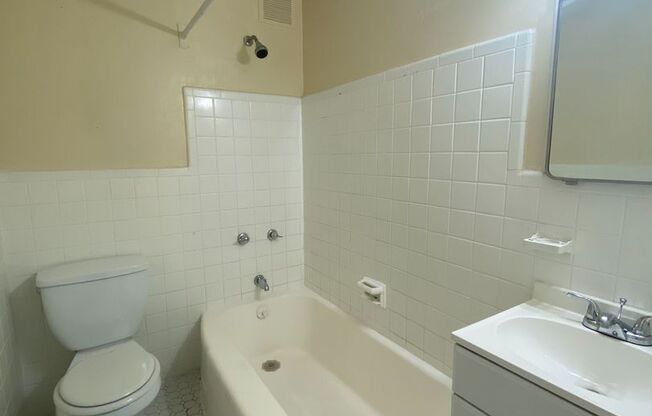 1 bed, 1 bath, $995, Unit 1020