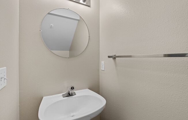 1 bed, 1.5 baths, $2,200, Unit 3