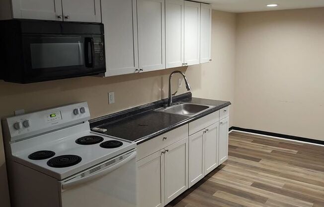 1 bed, 1 bath, 595 sqft, $899, Unit RC-103
