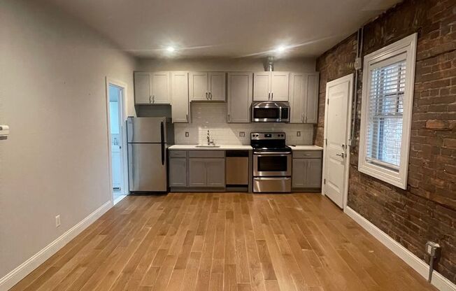 Studio, 1 bath, 350 sqft, $1,095, Unit Studio