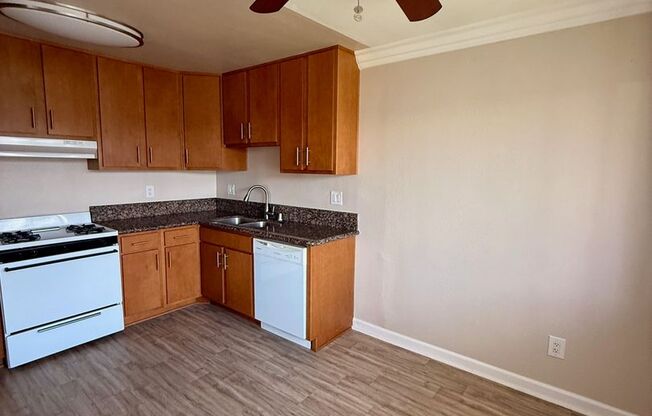 2 beds, 1 bath, $2,595, Unit 4839.5