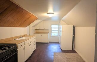 2 beds, 1 bath, 700 sqft, $800, Unit 2