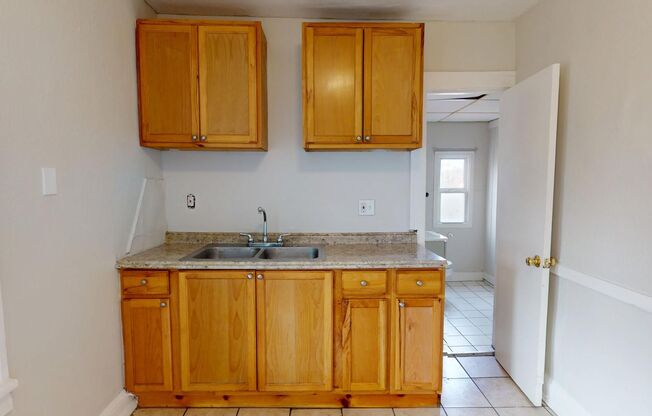 2 beds, 1 bath, 735 sqft, $900, Unit Unit 4