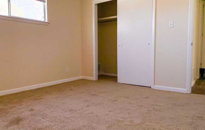 1 bed, 1 bath, 600 sqft, $889, Unit 12