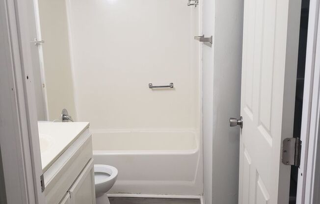 2 beds, 2 baths, 900 sqft, $1,629, Unit 0700