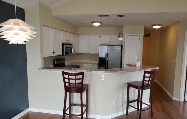 2 beds, 1 bath, $1,975