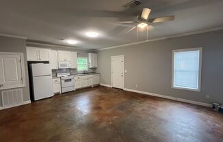 2 beds, 1 bath, $915, Unit 5A