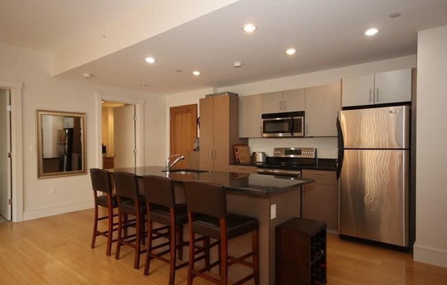 2 beds, 2 baths, 966 sqft, $5,150, Unit 1508