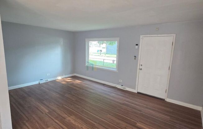 Welcome to 1702 W Edmaire Avenue in Morgan Park – Mobility Area Home near 115th & Vincennes!