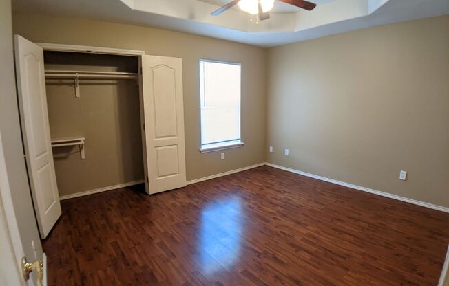 2 beds, 2.5 baths, $875, Unit #1