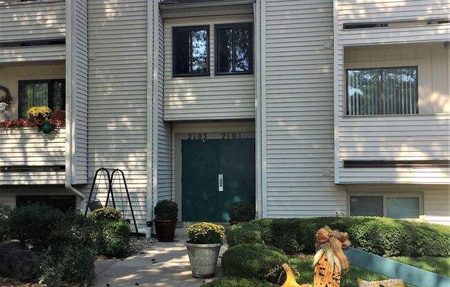 Remodeled condo available for July!