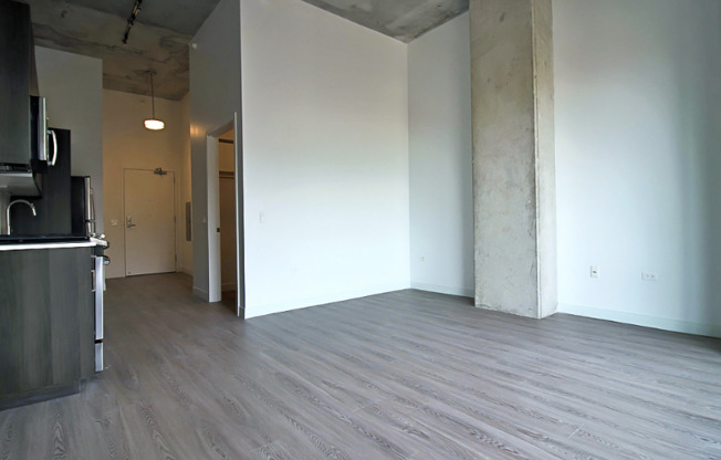 727 N MILWAUKEE AVE
