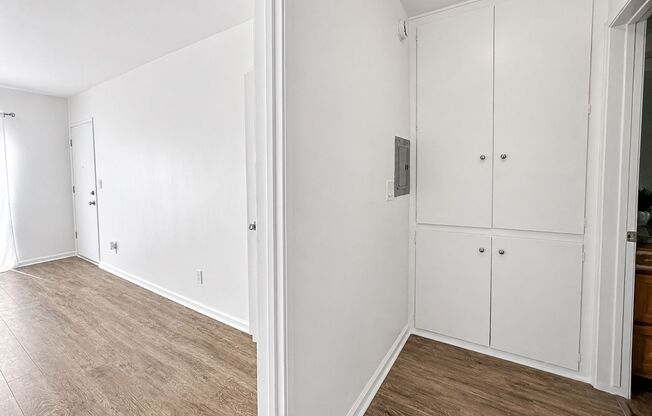 11915 Burbank Blvd Valley Village, CA 91607-1 Bed Unit NOW LEASING!