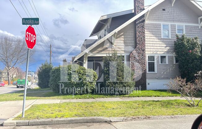 Large home/3bed 3 bath with bonus/office room just outside of PSNS and close to Bremerton Ferry