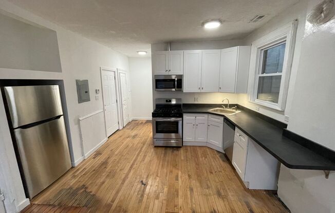 1450 W 18th St