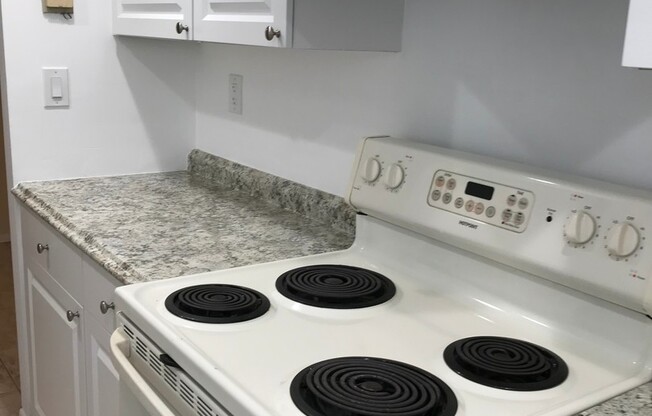 Pretty, remodeled first floor Coral Springs apartment