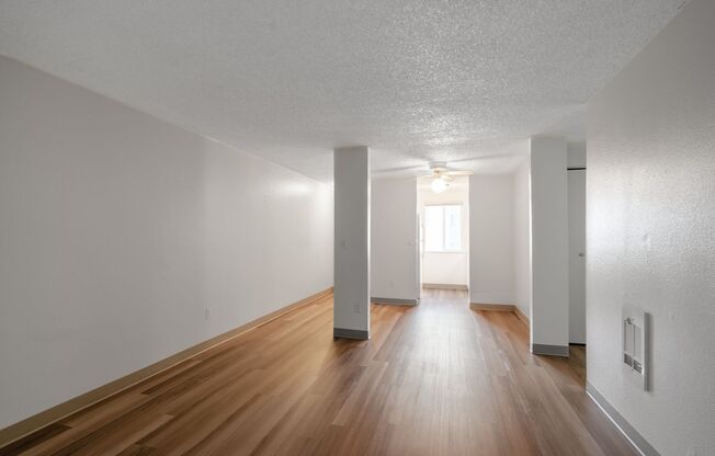 2 beds, 1 bath, $1,399, Unit 36-5