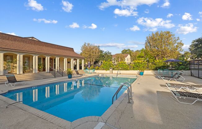 Charming 3rd-floor 2-bed condo